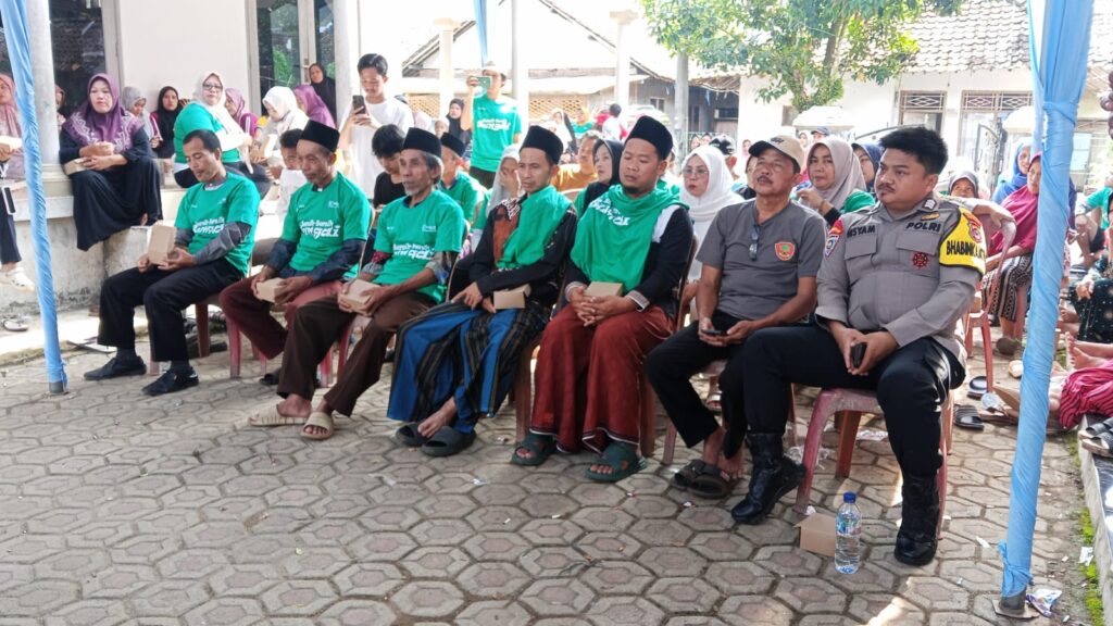 Bersih bersih Sungai Cikalumpang