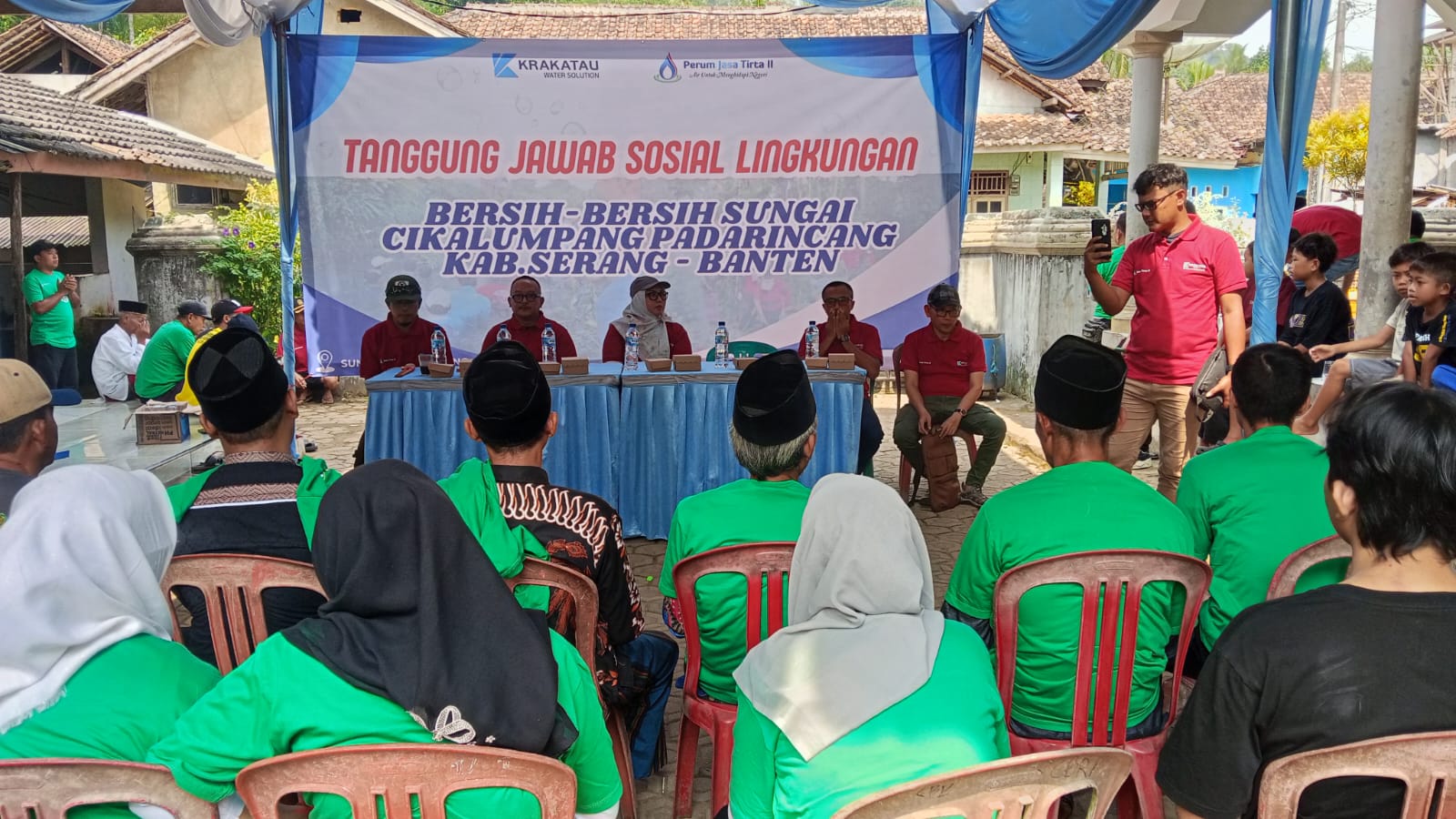 Bersih bersih Sungai Cikalumpang